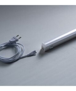 Alternative view of T5 LED lighting plug